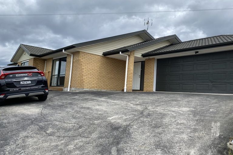 Photo of property in 227 Triangle Road, Massey, Auckland, 0614