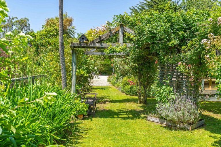 Photo of property in 37 Regent Street, Martinborough, 5711