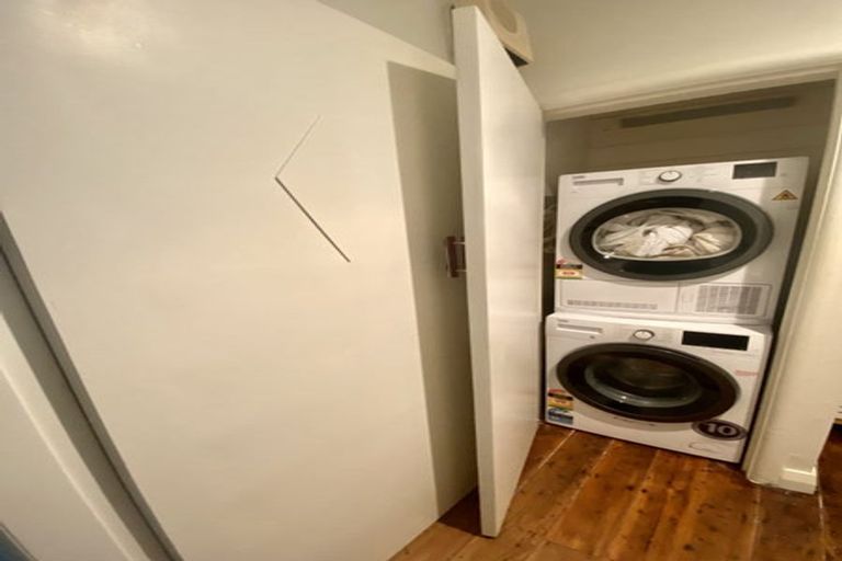 Photo of property in 182 Oriental Parade, Oriental Bay, Wellington, 6011