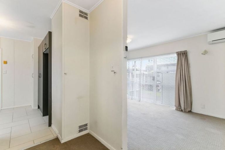 Photo of property in 21-22 Trevethick Grove, Woburn, Lower Hutt, 5010
