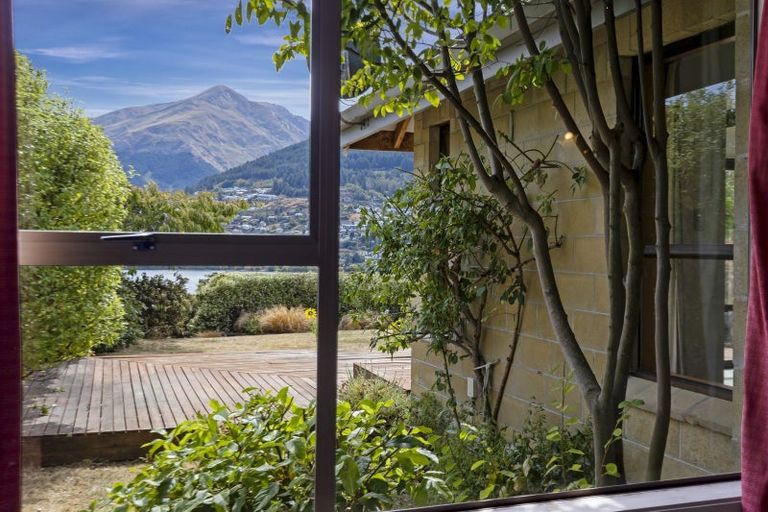 Photo of property in 16 Oregon Drive, Kelvin Heights, Queenstown, 9300