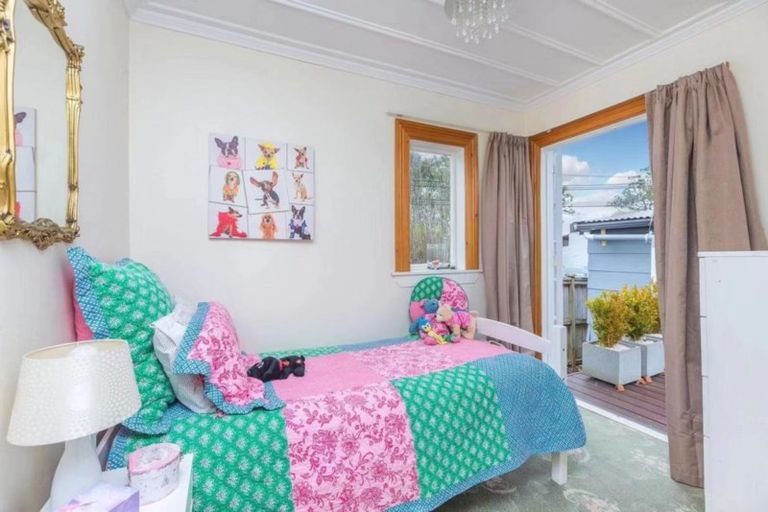 Photo of property in 25 Balmain Road, Birkenhead, Auckland, 0626