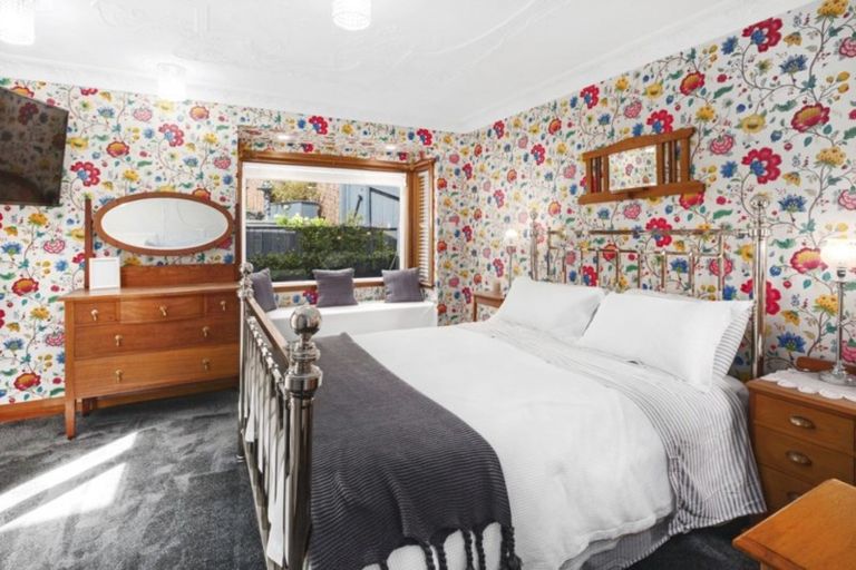 Photo of property in 102 Paremata Road, Paremata, Porirua, 5024