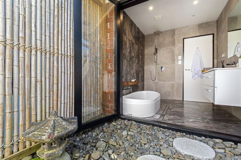 Photo of property in 1/870 Beach Road, Waiake, Auckland, 0630