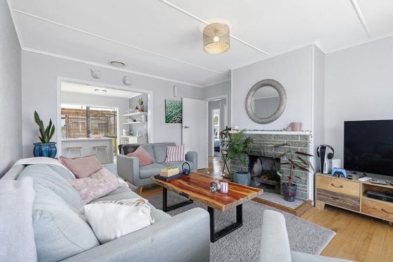 Photo of property in 19 Madill Street, Tuakau, 2121