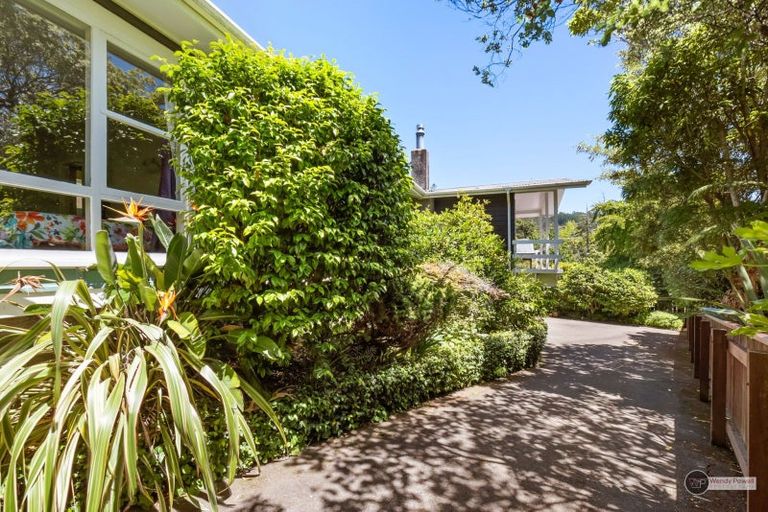 Photo of property in 18 Harewood Grove, Pinehaven, Upper Hutt, 5019