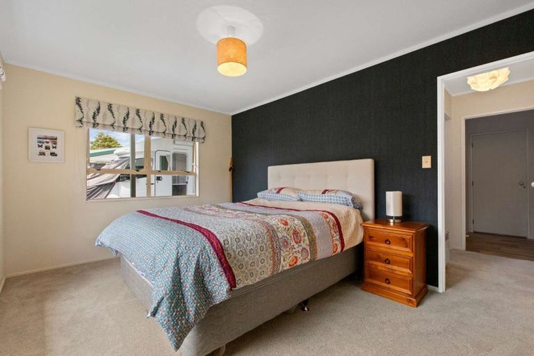 Photo of property in 10 Barraud Place, Pukehangi, Rotorua, 3015