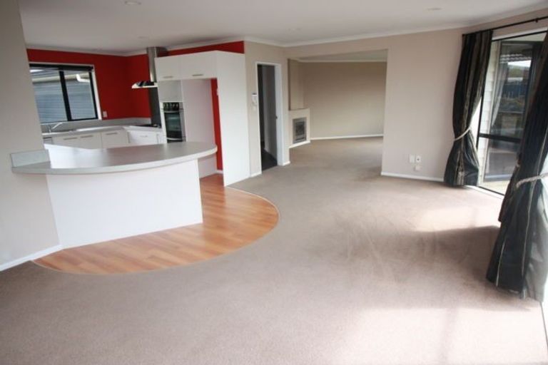 Photo of property in 17 Cleveland Heights, Kelvin Grove, Palmerston North, 4414