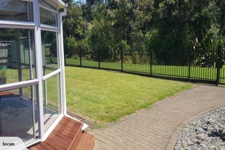 Photo of property in 10 Waimoko Glen, Swanson, Auckland, 0612