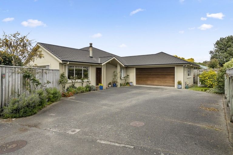 Photo of property in 22 Abby Road, Fitzherbert, Palmerston North, 4410