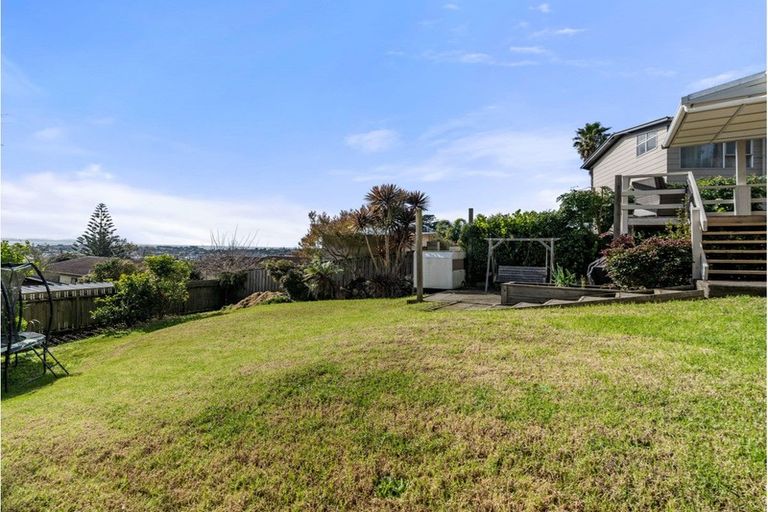 Photo of property in 30 Whangaparaoa Road, Red Beach, 0932