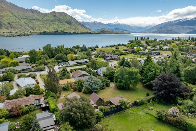 Photo of property in 197 Beacon Point Road, Wanaka, 9305