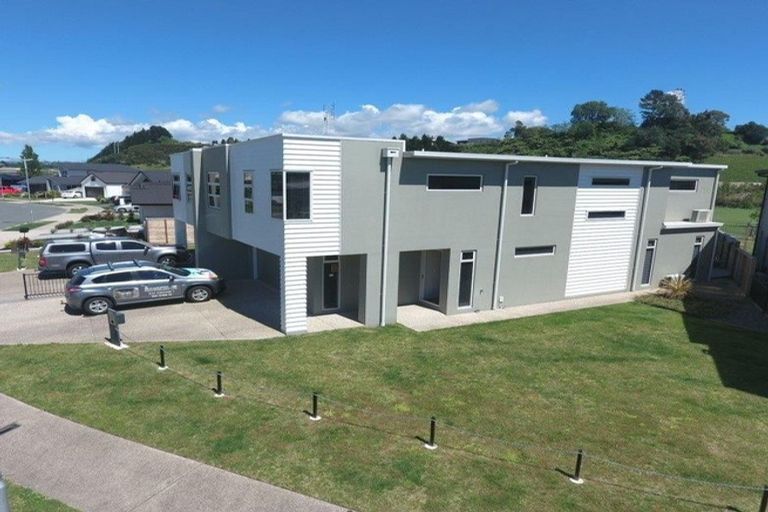 Photo of property in 101a Awataha Crescent, Pyes Pa, Tauranga, 3110