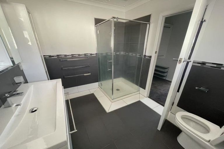 Photo of property in 25 Bradbury Road, Botany Downs, Auckland, 2010