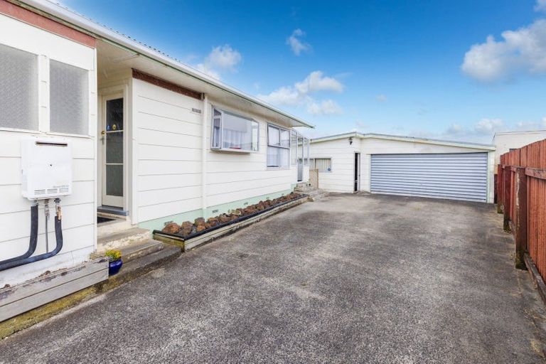Photo of property in 9 Bremridge Place, Melville, Hamilton, 3206