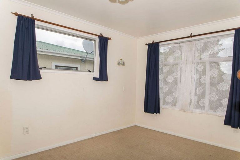 Photo of property in 17 Miller Street, Dannevirke, 4930