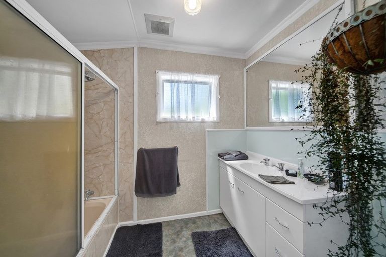 Photo of property in 15 Disraeli Street, Hawera, 4610