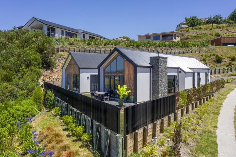 Photo of property in 75 Oak Road, Poraiti, Napier, 4112