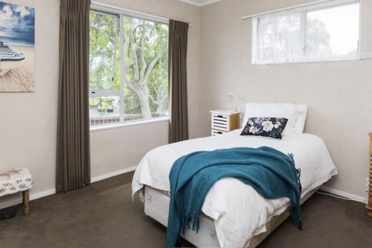 Photo of property in 1/17 Liam Place, Half Moon Bay, Auckland, 2012