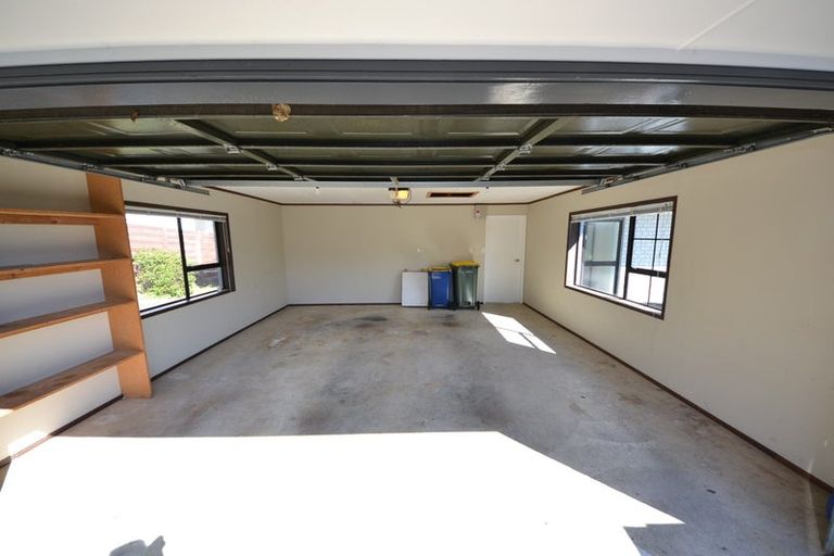 Photo of property in 2/42 Aberdeen Road, Campbells Bay, Auckland, 0620