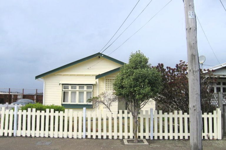 Photo of property in 58 Puru Crescent, Lyall Bay, Wellington, 6022