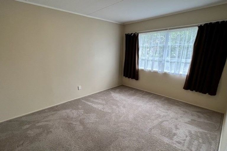 Photo of property in 2/34 Sandgate Avenue, Botany Downs, Auckland, 2010