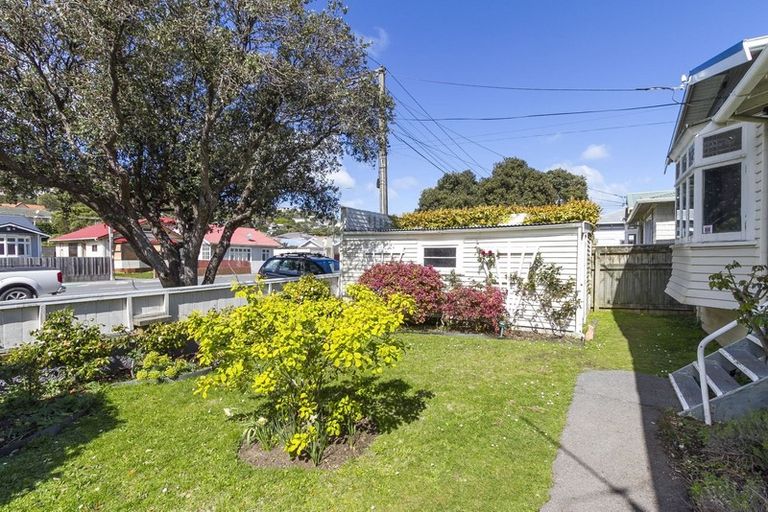 Photo of property in 98 The Parade, Island Bay, Wellington, 6023
