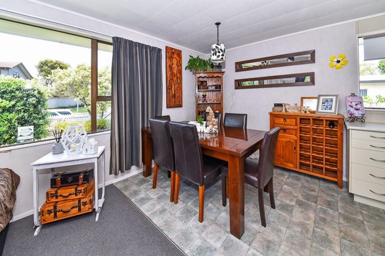 Photo of property in 22 Seaway Road, Clarks Beach, 2122