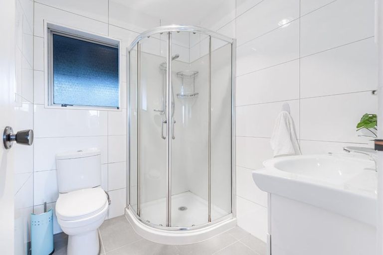 Photo of property in 22 Styca Place, Sunnyvale, Auckland, 0612