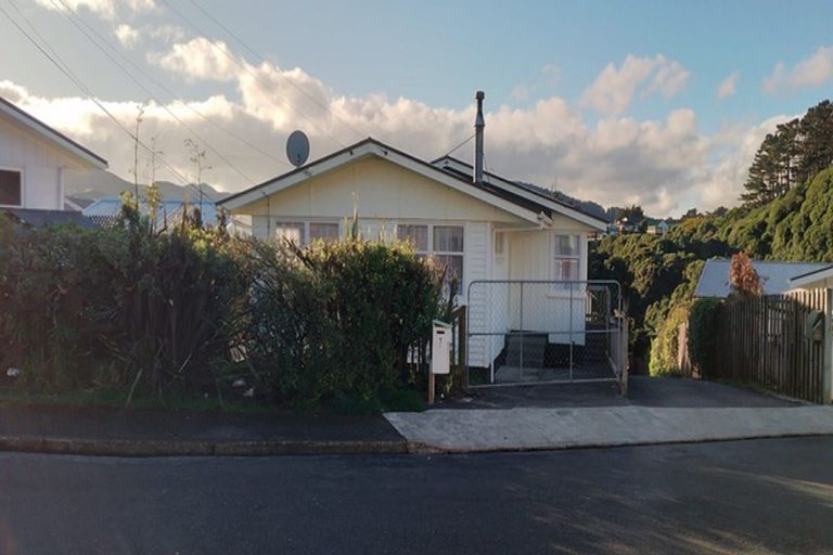 Photo of property in 7 Terrance Grove, Paparangi, Wellington, 6037