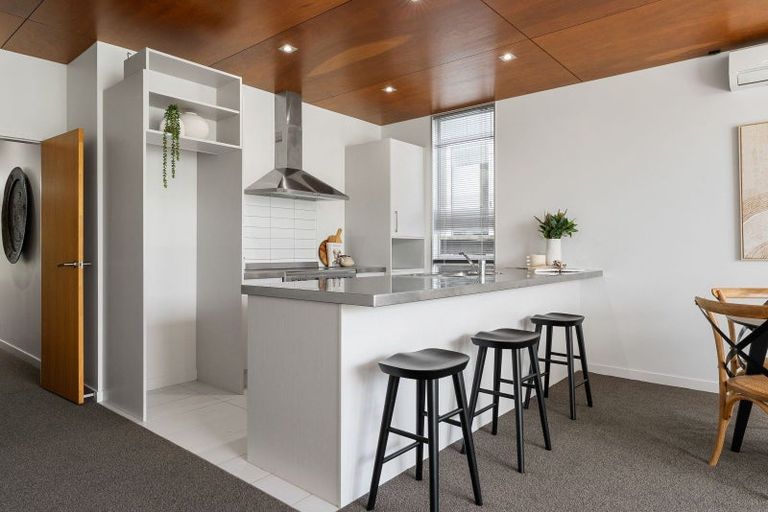 Photo of property in 12/3 Severn Street, Island Bay, Wellington, 6023