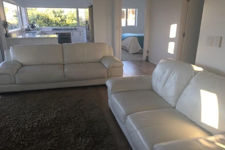 Photo of property in 16 Whitby Crescent, Mairangi Bay, Auckland, 0630