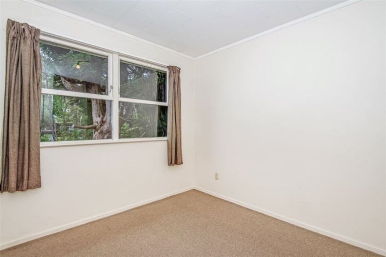 Photo of property in 61 Easton Park Parade, Glenfield, Auckland, 0629