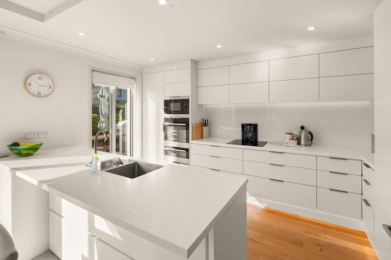 Photo of property in 42 Mcdougall Avenue, St Albans, Christchurch, 8014