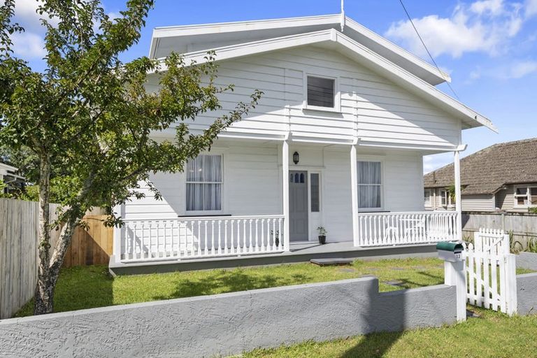 Photo of property in 13 Karaka Street, Helensville, 0800