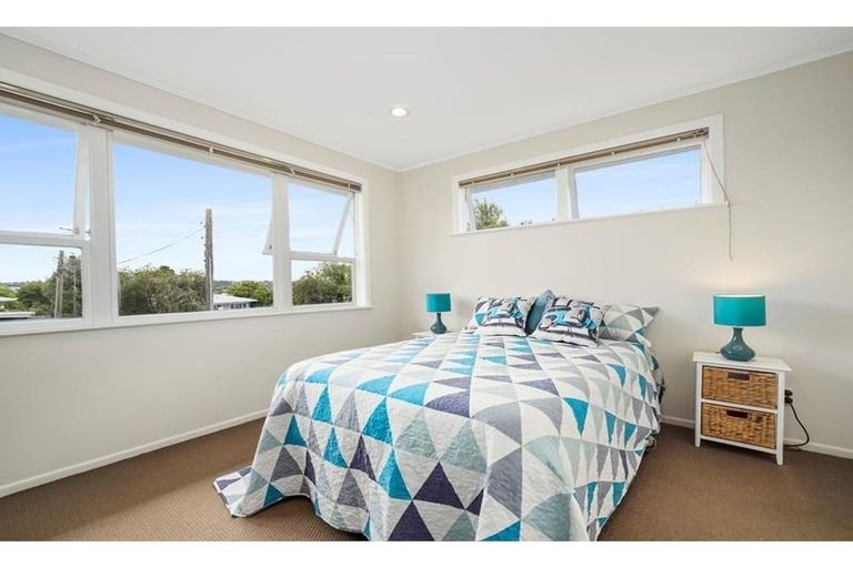 Photo of property in 1/8 Arrow Road, Forrest Hill, Auckland, 0620