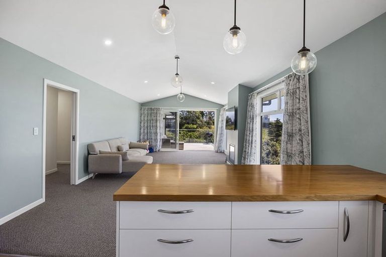 Photo of property in 3 Kapurau Lane, Merrilands, New Plymouth, 4312