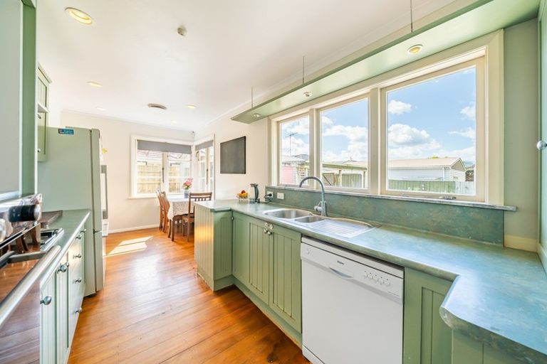 Photo of property in 2 Holdsworth Avenue, Trentham, Upper Hutt, 5018