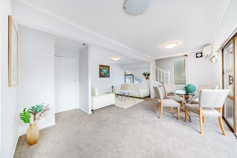 Photo of property in 1/7 Cezanne Place, New Lynn, Auckland, 0600