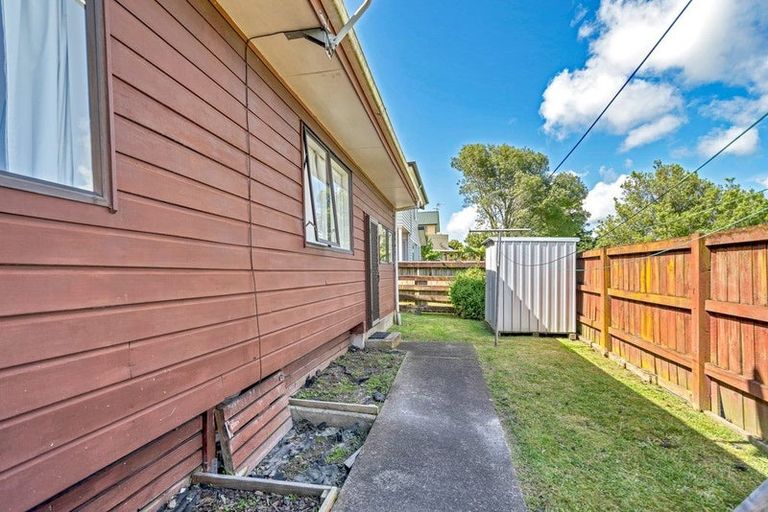 Photo of property in 246 Te Atatu Road, Te Atatu South, Auckland, 0610