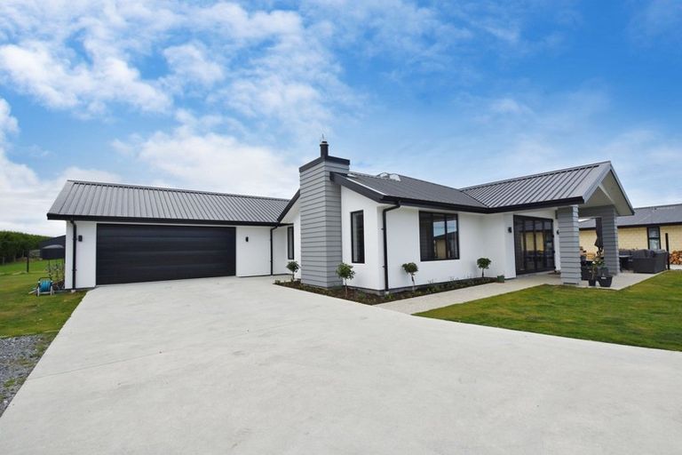Photo of property in 18 Pegasus Place, Seaward Bush, Invercargill, 9812