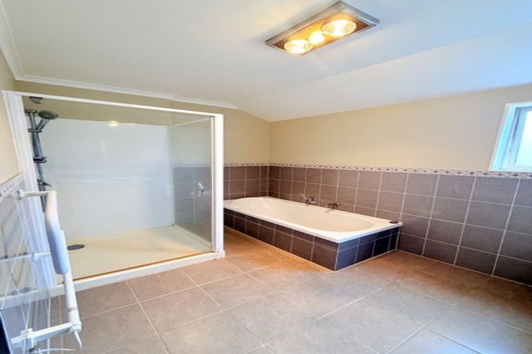 Photo of property in 2 Tavua Lane, Ranui, Auckland, 0612