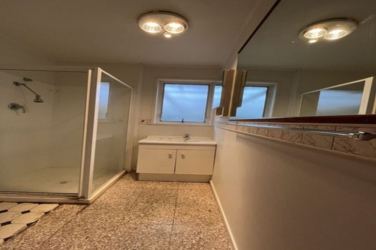 Photo of property in 32 Powrie Street, Glenfield, Auckland, 0629