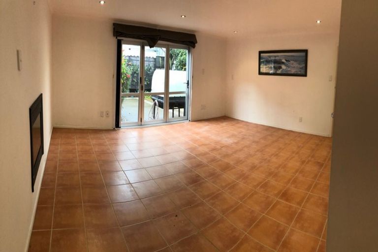 Photo of property in 11 Fenton Terrace, Cockle Bay, Auckland, 2014