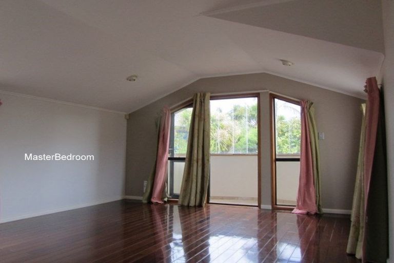 Photo of property in 8 Carrowmore, Pinehill, Auckland, 0632