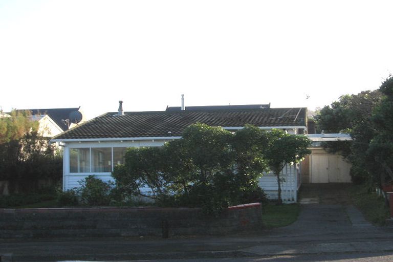 Photo of property in 4 Sunset Parade, Plimmerton, Porirua, 5026