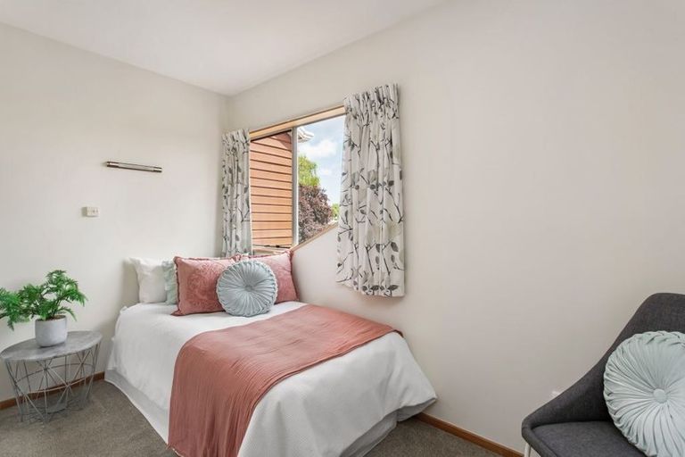 Photo of property in 19 Tenby Place, Avondale, Christchurch, 8061