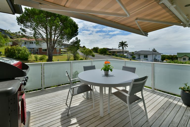 Photo of property in 33 Savoy Road, Orewa, 0931