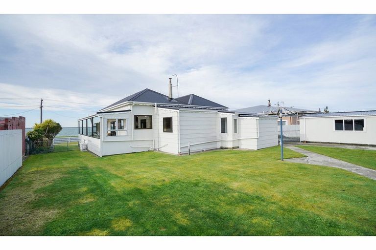 Photo of property in 220 Marine Parade, Bluff, 9814