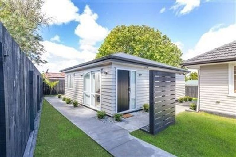 Photo of property in 10 Devon Street, Te Atatu South, Auckland, 0610